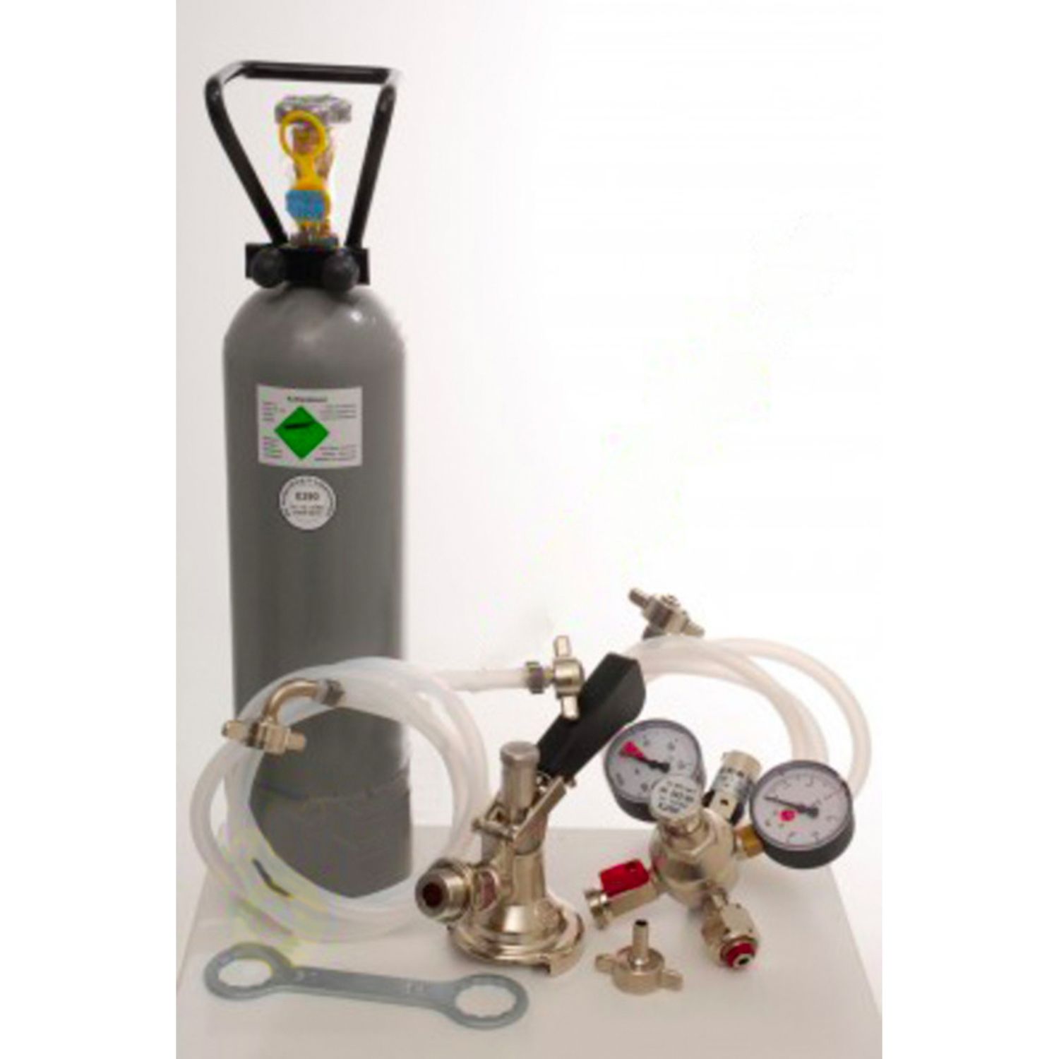 Pakiet wyboru 4 z 2,0 kg CO2 do 2 kranowych systemów dozujących z 1 * złączką typu A i adapterem 1 * 5 L.